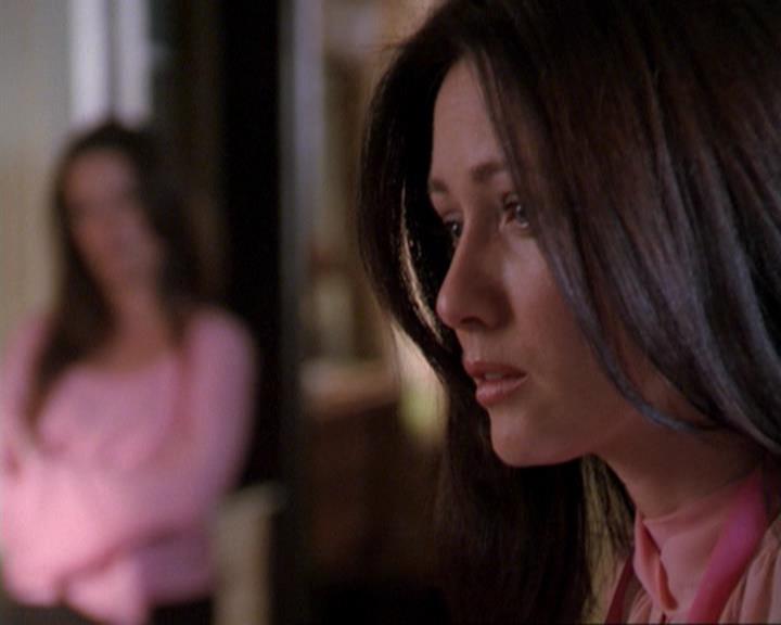 Charmed-Online_dot_net-3x02MagicHour1159.jpg Charmed-Online_dot_net-3x02MagicHour1159.jpg