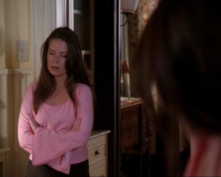Charmed-Online_dot_net-3x02MagicHour1176.jpg