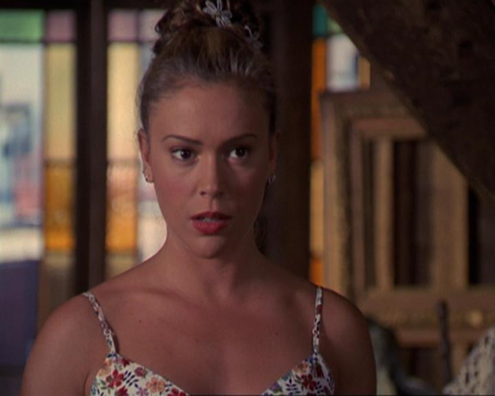 Charmed-Online_dot_net-3x02MagicHour1402.jpg Charmed-Online_dot_net-3x02MagicHour1402.jpg