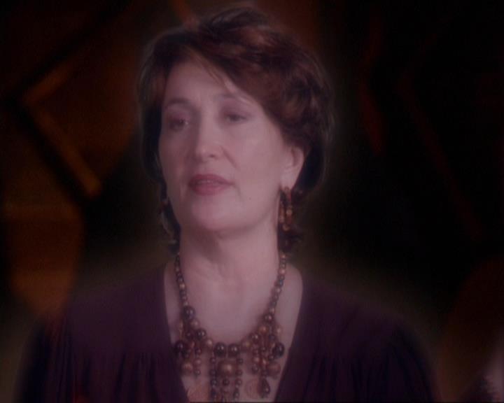 Charmed-Online_dot_net-3x02MagicHour1415.jpg Charmed-Online_dot_net-3x02MagicHour1415.jpg