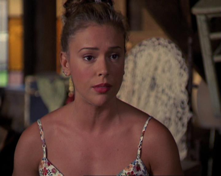 Charmed-Online_dot_net-3x02MagicHour1452.jpg