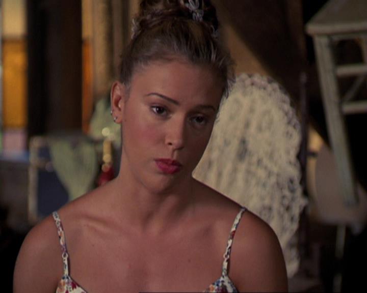 Charmed-Online_dot_net-3x02MagicHour1474.jpg Charmed-Online_dot_net-3x02MagicHour1474.jpg