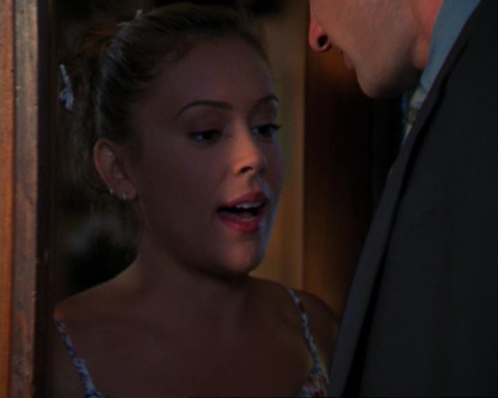 Charmed-Online_dot_net-3x02MagicHour1665.jpg