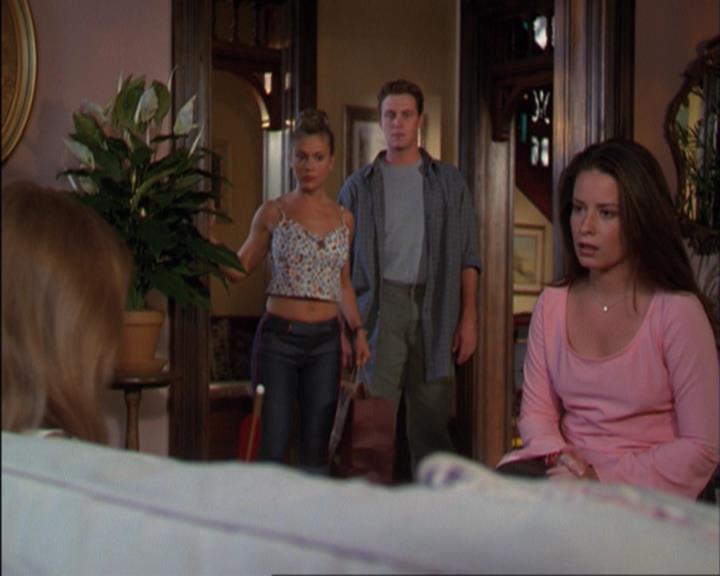 Charmed-Online_dot_net-3x02MagicHour1754.jpg