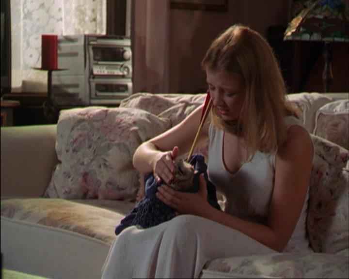 Charmed-Online_dot_net-3x02MagicHour1866.jpg Charmed-Online_dot_net-3x02MagicHour1866.jpg