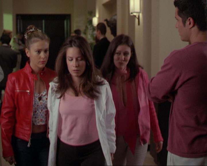Charmed-Online_dot_net-3x02MagicHour2131.jpg Charmed-Online_dot_net-3x02MagicHour2131.jpg