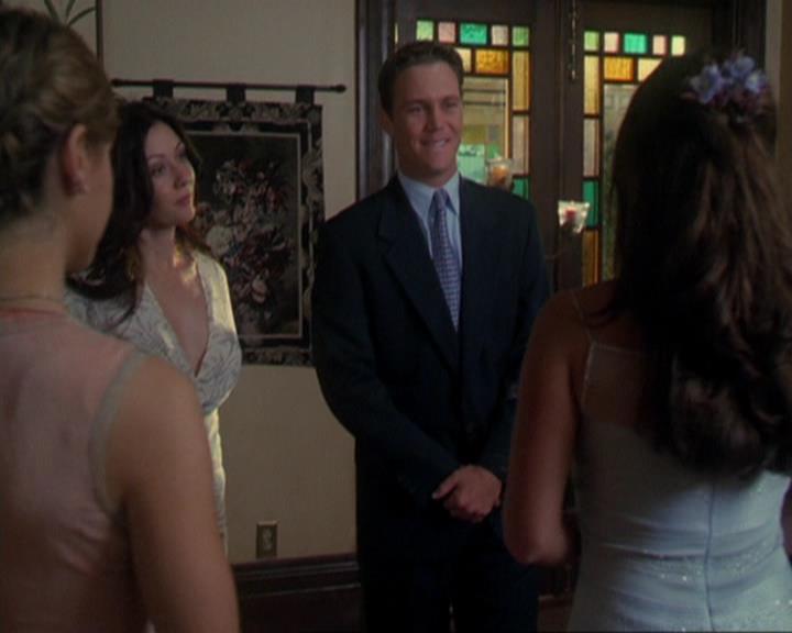 Charmed-Online_dot_net-3x02MagicHour2271.jpg Charmed-Online_dot_net-3x02MagicHour2271.jpg