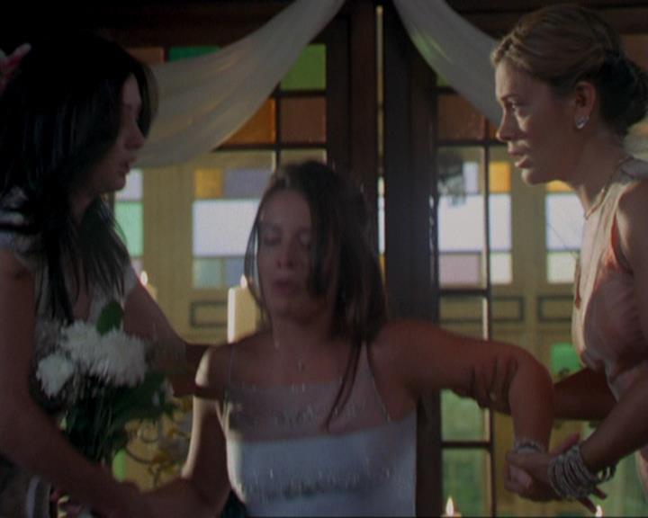 Charmed-Online_dot_net-3x02MagicHour2304.jpg