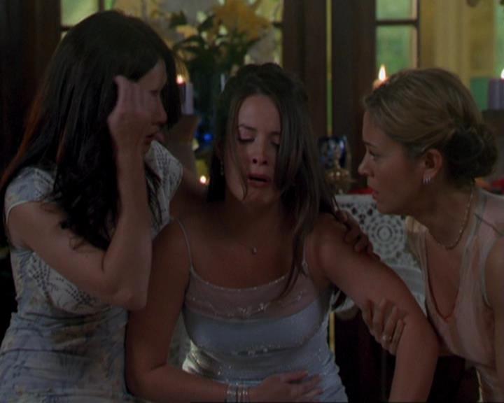 Charmed-Online_dot_net-3x02MagicHour2307.jpg