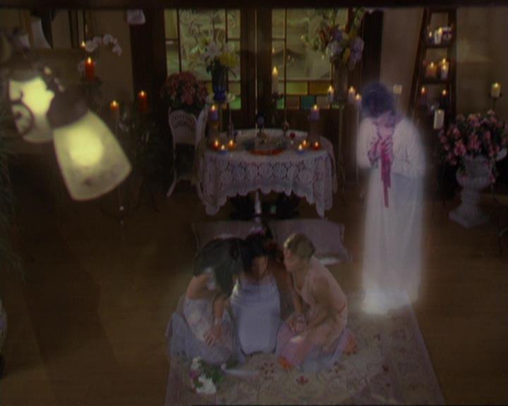 Charmed-Online_dot_net-3x02MagicHour2316.jpg Charmed-Online_dot_net-3x02MagicHour2316.jpg