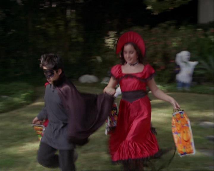 Charmed-Online_dot_net-3x04AllHalliwellsEve0119.jpg Charmed-Online_dot_net-3x04AllHalliwellsEve0119.jpg