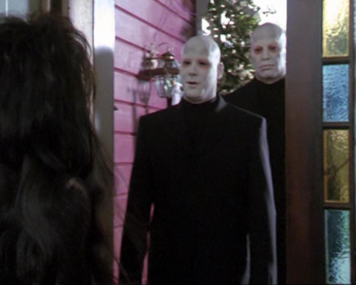 Charmed-Online_dot_net-3x04AllHalliwellsEve0213.jpg Charmed-Online_dot_net-3x04AllHalliwellsEve0213.jpg