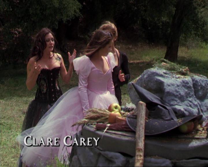 Charmed-Online_dot_net-3x04AllHalliwellsEve0331.jpg Charmed-Online_dot_net-3x04AllHalliwellsEve0331.jpg