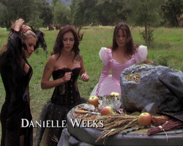 Charmed-Online_dot_net-3x04AllHalliwellsEve0340.jpg Charmed-Online_dot_net-3x04AllHalliwellsEve0340.jpg