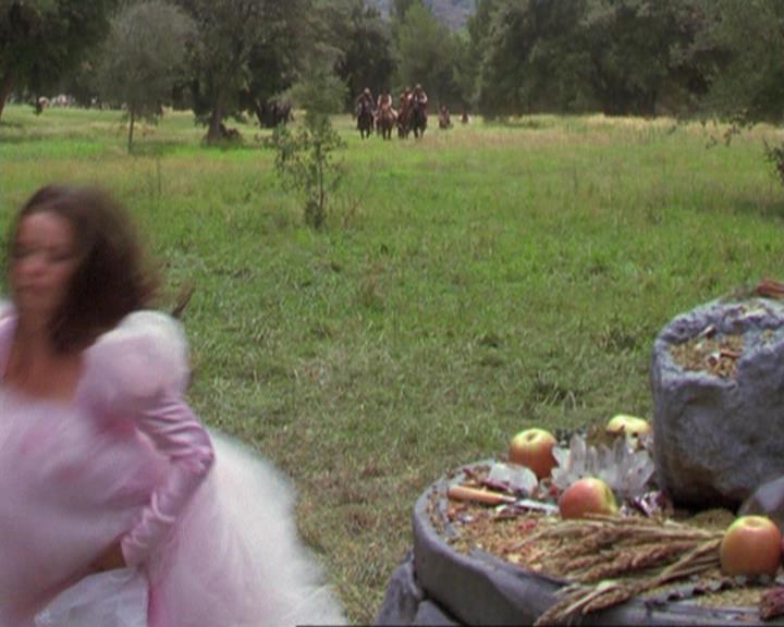 Charmed-Online_dot_net-3x04AllHalliwellsEve0346.jpg Charmed-Online_dot_net-3x04AllHalliwellsEve0346.jpg