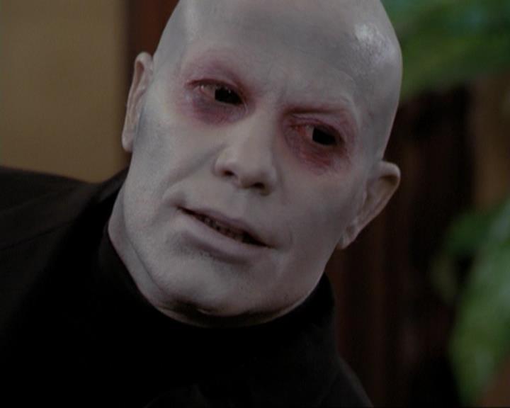 Charmed-Online_dot_net-3x04AllHalliwellsEve0616.jpg Charmed-Online_dot_net-3x04AllHalliwellsEve0616.jpg