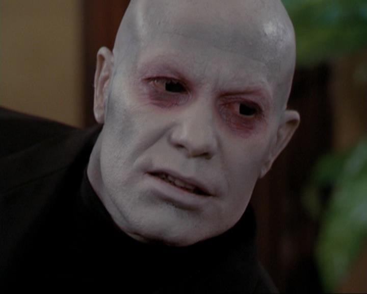 Charmed-Online_dot_net-3x04AllHalliwellsEve0622.jpg Charmed-Online_dot_net-3x04AllHalliwellsEve0622.jpg