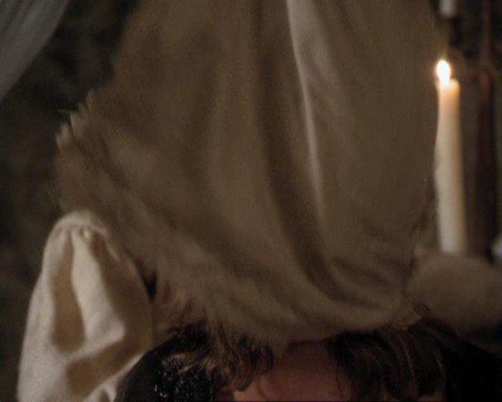 Charmed-Online_dot_net-3x04AllHalliwellsEve0629.jpg Charmed-Online_dot_net-3x04AllHalliwellsEve0629.jpg