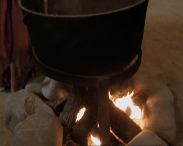 Charmed-Online_dot_net-3x04AllHalliwellsEve0636.jpg Charmed-Online_dot_net-3x04AllHalliwellsEve0636.jpg