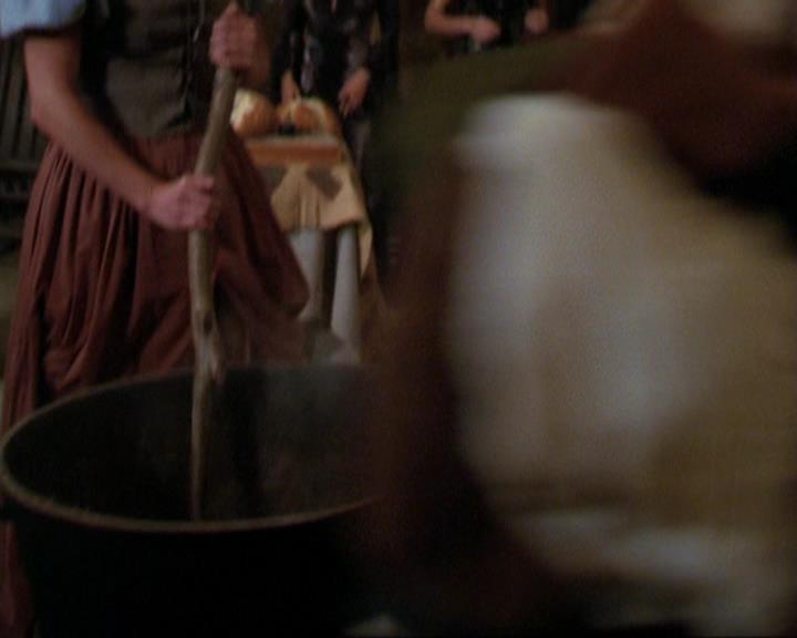 Charmed-Online_dot_net-3x04AllHalliwellsEve0637.jpg Charmed-Online_dot_net-3x04AllHalliwellsEve0637.jpg