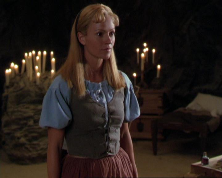 Charmed-Online_dot_net-3x04AllHalliwellsEve0642.jpg Charmed-Online_dot_net-3x04AllHalliwellsEve0642.jpg