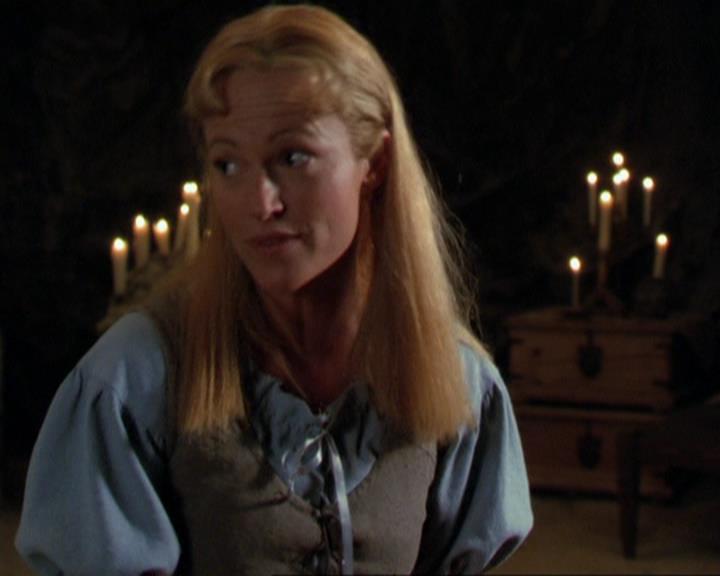 Charmed-Online_dot_net-3x04AllHalliwellsEve0654.jpg Charmed-Online_dot_net-3x04AllHalliwellsEve0654.jpg