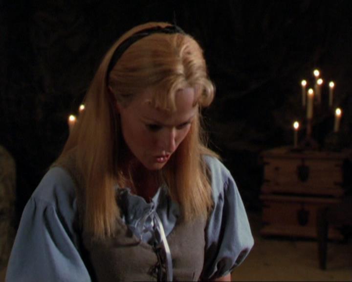 Charmed-Online_dot_net-3x04AllHalliwellsEve0664.jpg Charmed-Online_dot_net-3x04AllHalliwellsEve0664.jpg