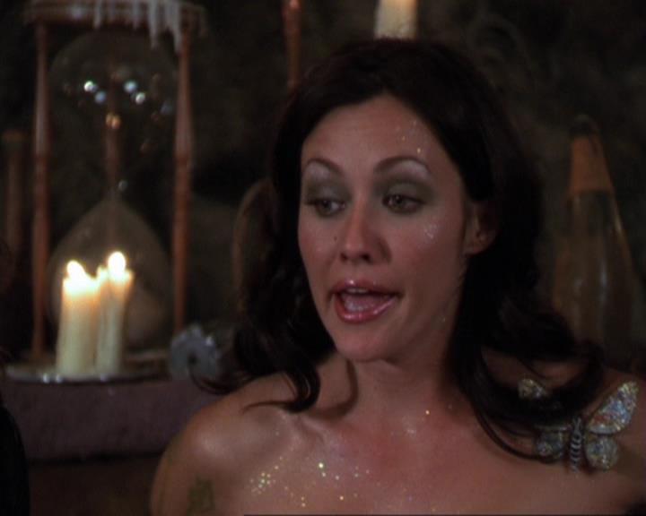 Charmed-Online_dot_net-3x04AllHalliwellsEve0667.jpg Charmed-Online_dot_net-3x04AllHalliwellsEve0667.jpg