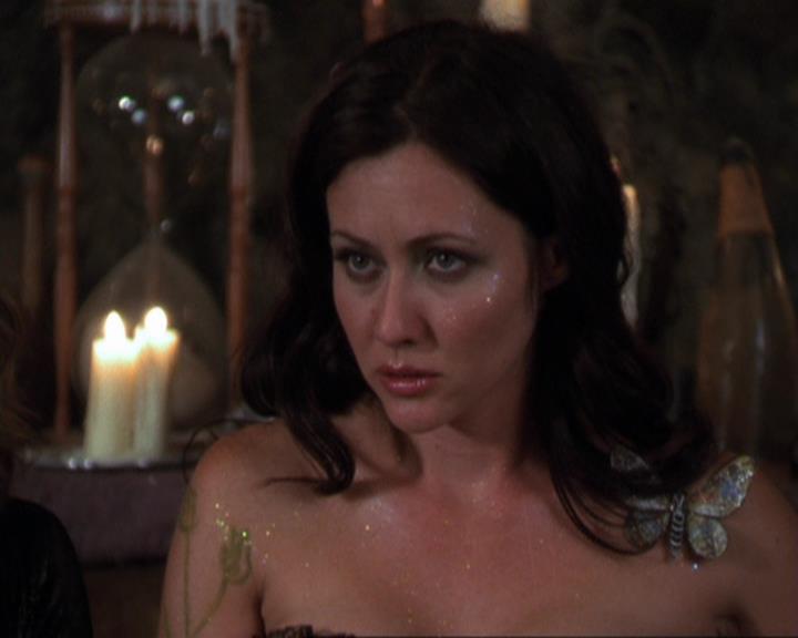 Charmed-Online_dot_net-3x04AllHalliwellsEve0698.jpg Charmed-Online_dot_net-3x04AllHalliwellsEve0698.jpg