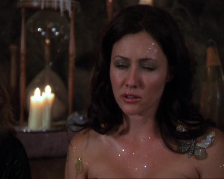 Charmed-Online_dot_net-3x04AllHalliwellsEve0727.jpg