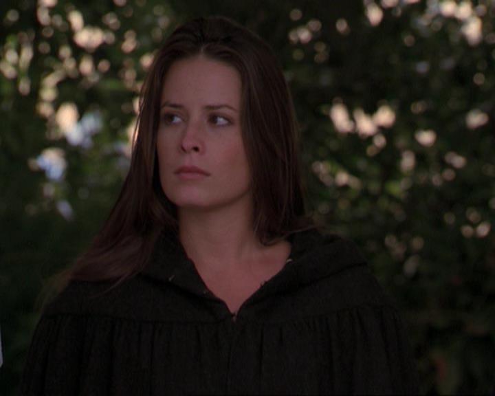 Charmed-Online_dot_net-3x04AllHalliwellsEve0816.jpg