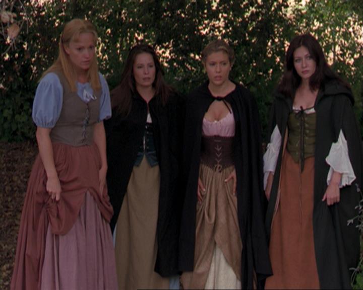 Charmed-Online_dot_net-3x04AllHalliwellsEve0821.jpg