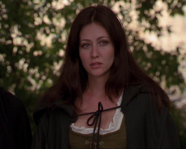Charmed-Online_dot_net-3x04AllHalliwellsEve0828.jpg