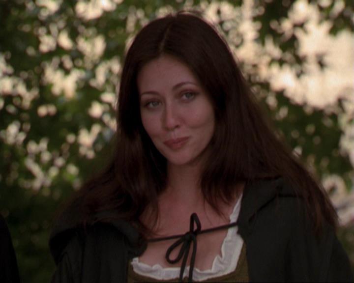 Charmed-Online_dot_net-3x04AllHalliwellsEve0832.jpg Charmed-Online_dot_net-3x04AllHalliwellsEve0832.jpg