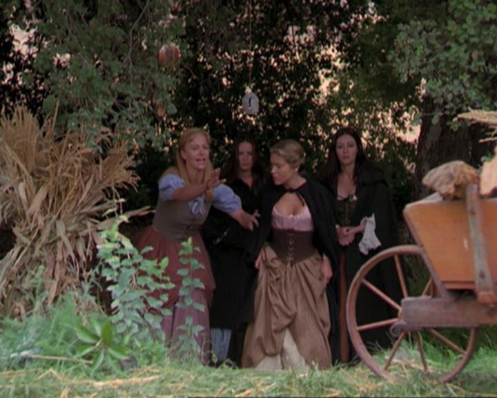 Charmed-Online_dot_net-3x04AllHalliwellsEve0839.jpg Charmed-Online_dot_net-3x04AllHalliwellsEve0839.jpg