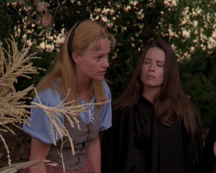 Charmed-Online_dot_net-3x04AllHalliwellsEve0844.jpg Charmed-Online_dot_net-3x04AllHalliwellsEve0844.jpg