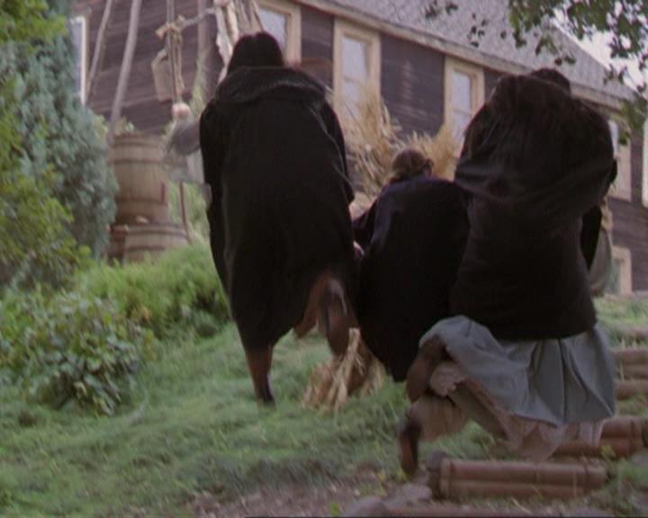 Charmed-Online_dot_net-3x04AllHalliwellsEve0850.jpg Charmed-Online_dot_net-3x04AllHalliwellsEve0850.jpg