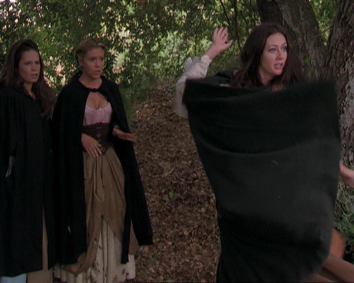 Charmed-Online_dot_net-3x04AllHalliwellsEve0870.jpg Charmed-Online_dot_net-3x04AllHalliwellsEve0870.jpg