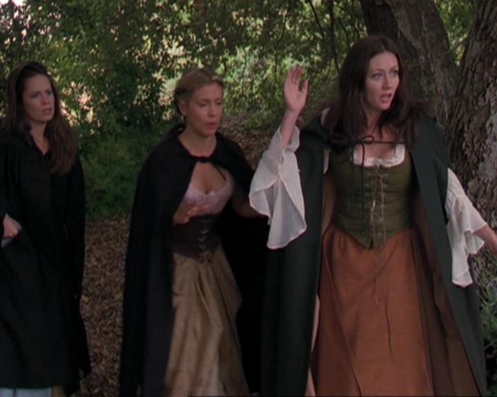 Charmed-Online_dot_net-3x04AllHalliwellsEve0872.jpg Charmed-Online_dot_net-3x04AllHalliwellsEve0872.jpg