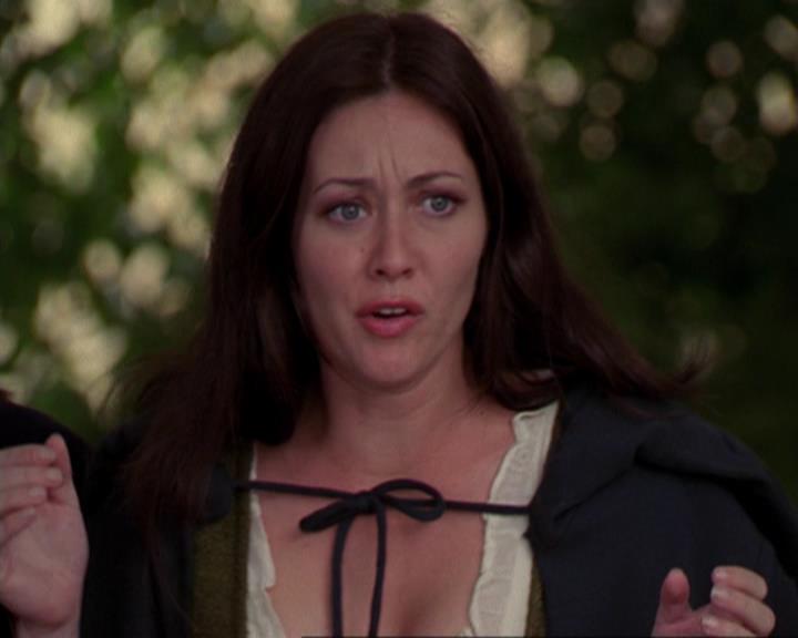 Charmed-Online_dot_net-3x04AllHalliwellsEve0880.jpg Charmed-Online_dot_net-3x04AllHalliwellsEve0880.jpg