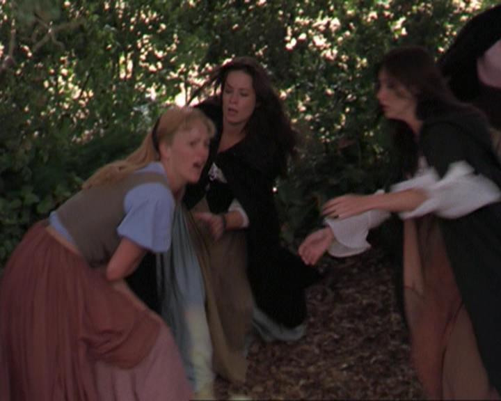 Charmed-Online_dot_net-3x04AllHalliwellsEve0884.jpg Charmed-Online_dot_net-3x04AllHalliwellsEve0884.jpg