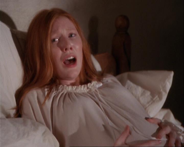 Charmed-Online_dot_net-3x04AllHalliwellsEve0922.jpg Charmed-Online_dot_net-3x04AllHalliwellsEve0922.jpg