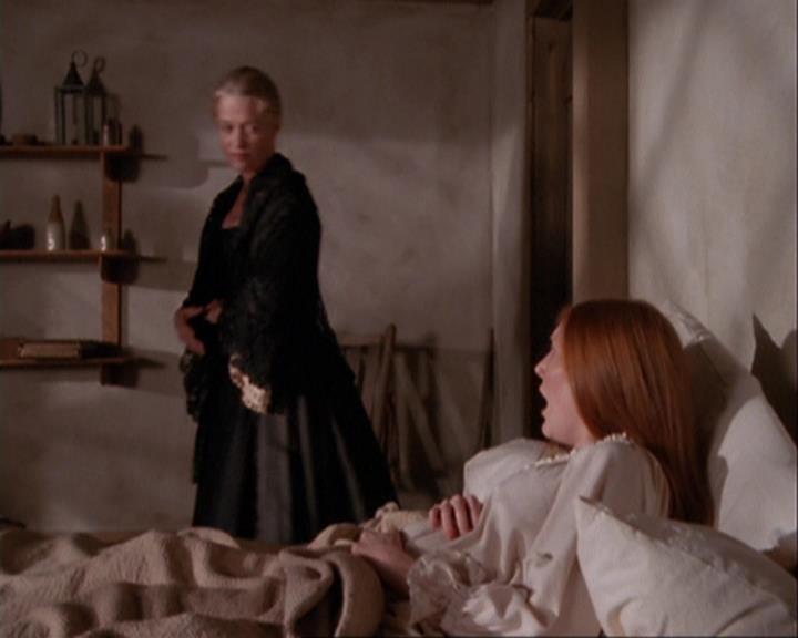 Charmed-Online_dot_net-3x04AllHalliwellsEve0924.jpg Charmed-Online_dot_net-3x04AllHalliwellsEve0924.jpg