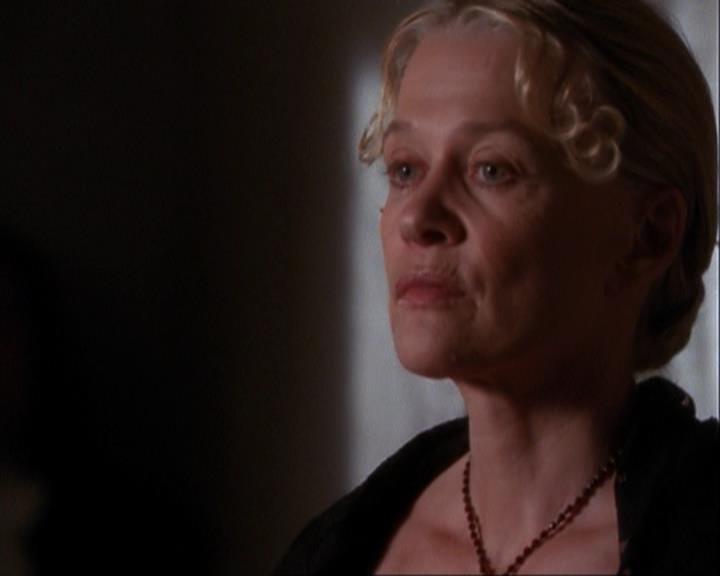 Charmed-Online_dot_net-3x04AllHalliwellsEve0933.jpg Charmed-Online_dot_net-3x04AllHalliwellsEve0933.jpg