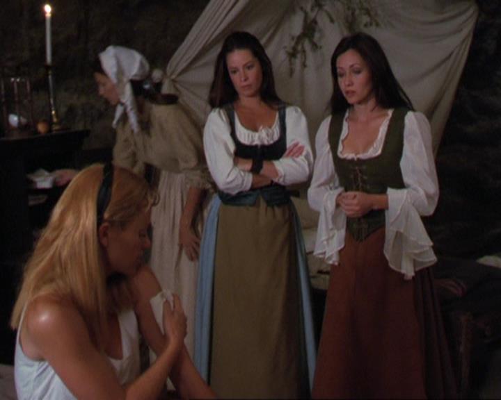 Charmed-Online_dot_net-3x04AllHalliwellsEve0964.jpg