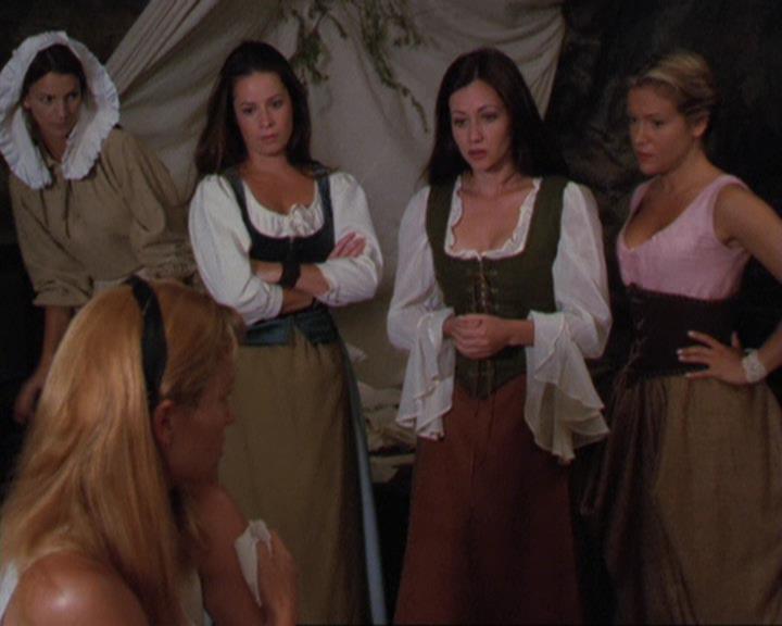 Charmed-Online_dot_net-3x04AllHalliwellsEve0965.jpg