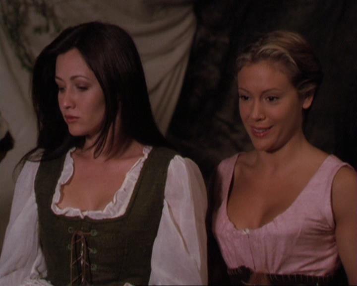 Charmed-Online_dot_net-3x04AllHalliwellsEve0975.jpg Charmed-Online_dot_net-3x04AllHalliwellsEve0975.jpg