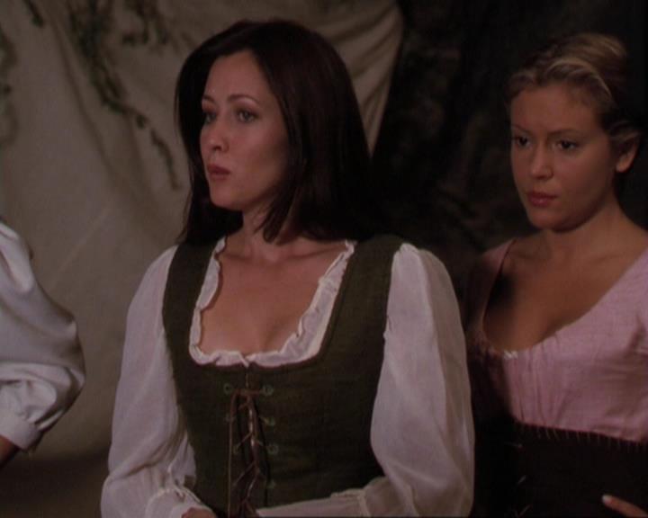 Charmed-Online_dot_net-3x04AllHalliwellsEve0983.jpg