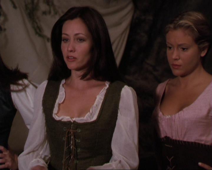 Charmed-Online_dot_net-3x04AllHalliwellsEve0986.jpg