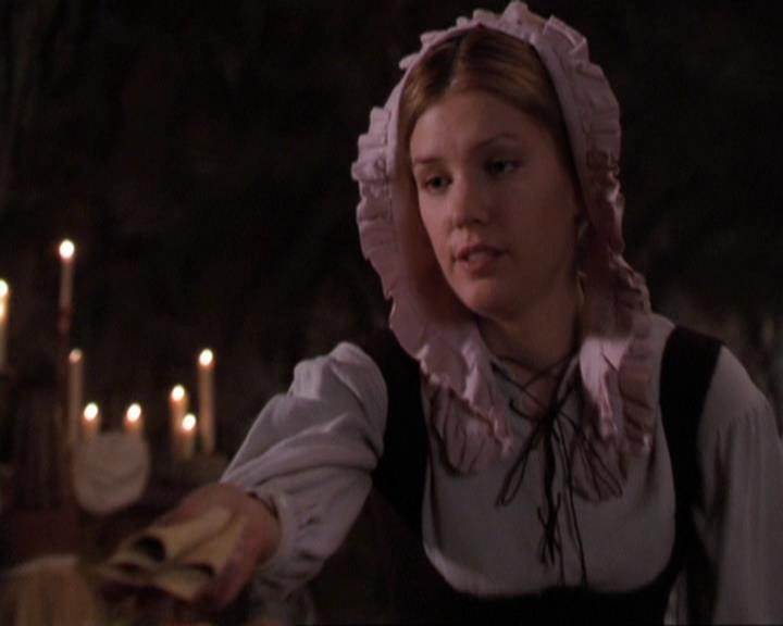 Charmed-Online_dot_net-3x04AllHalliwellsEve0997.jpg Charmed-Online_dot_net-3x04AllHalliwellsEve0997.jpg